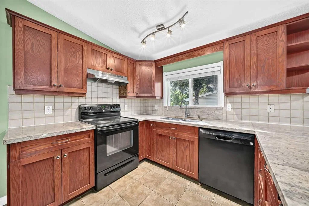 4628 Verona Drive NW, Calgary — photo 4 of 38