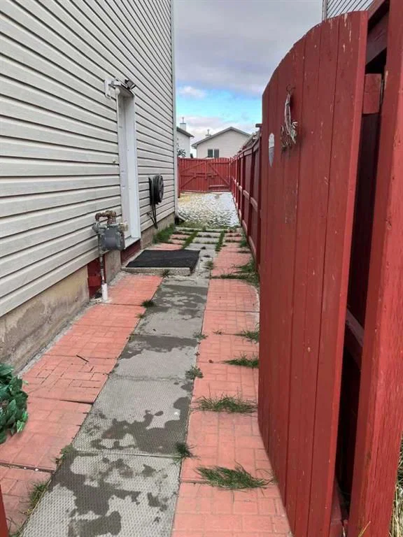 50 Tarawood Lane NE, Calgary — photo 5 of 43
