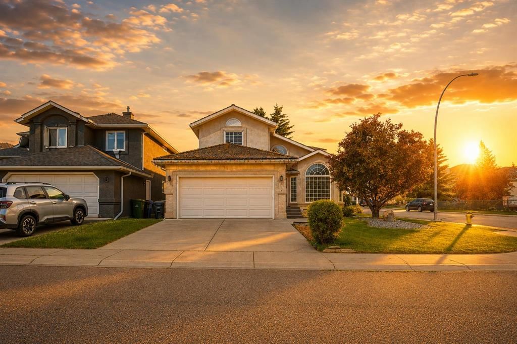 71 Woodpark Close SW, Calgary — main listing photo