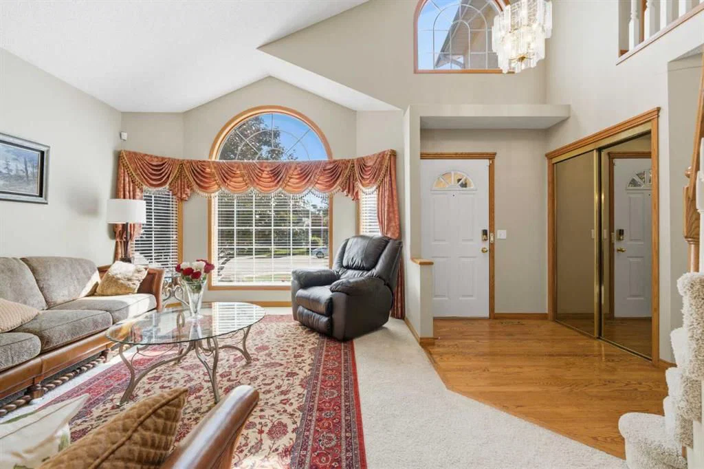 71 Woodpark Close SW, Calgary — photo 2 of 49