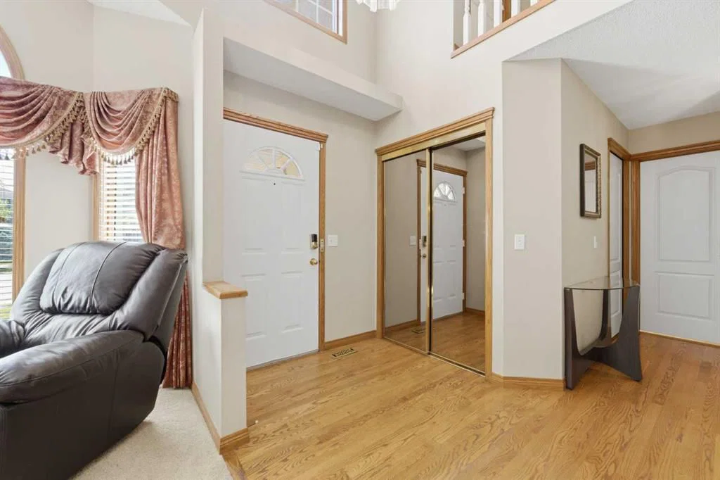 71 Woodpark Close SW, Calgary — photo 3 of 49