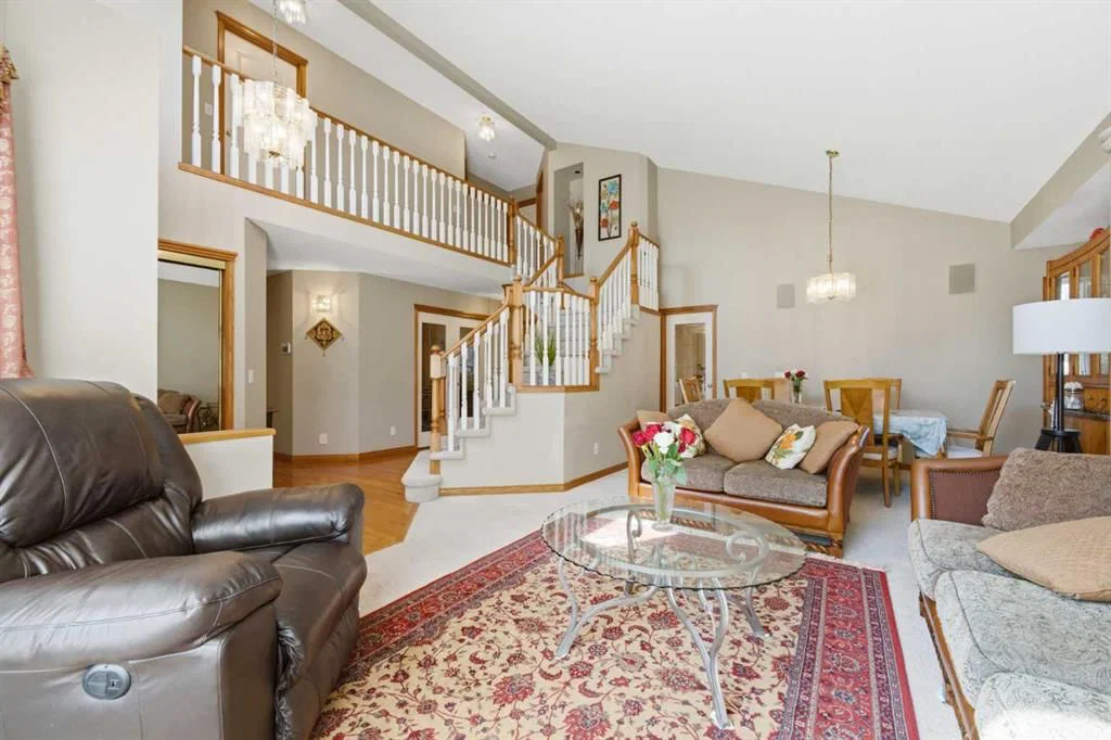 71 Woodpark Close SW, Calgary — photo 5 of 49