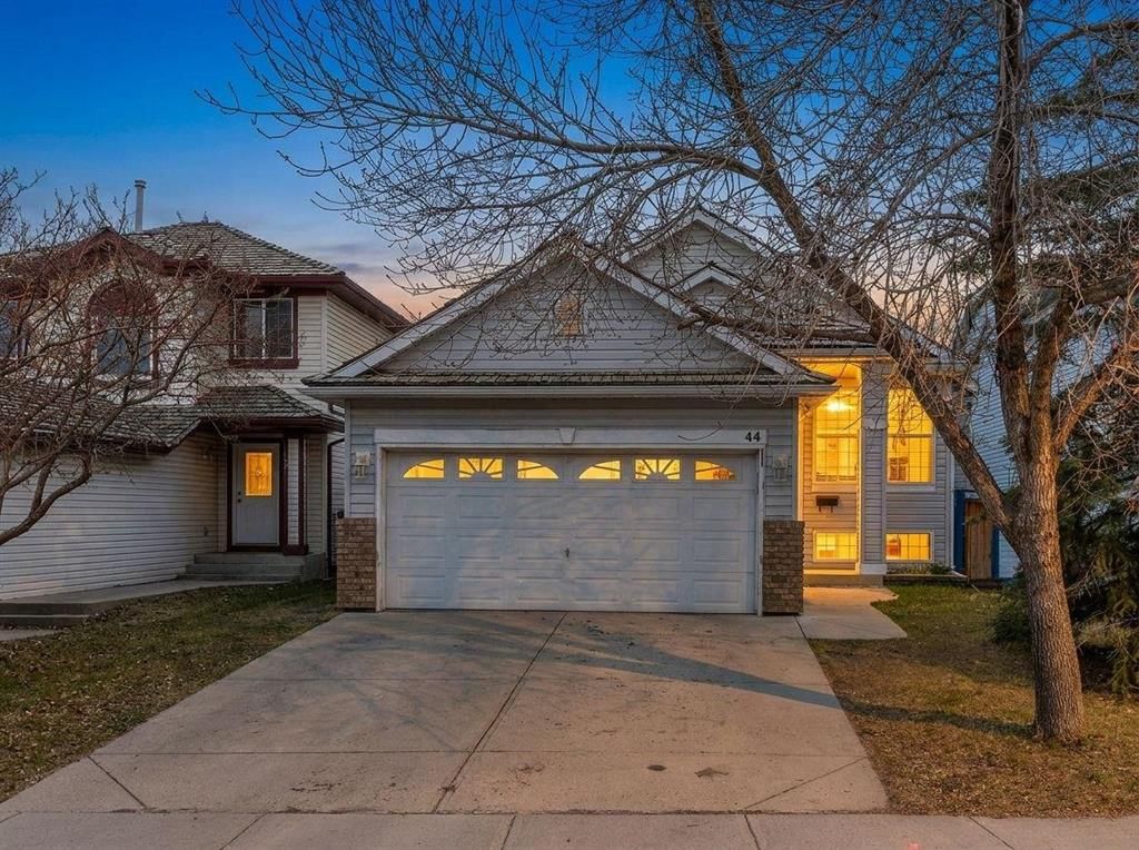 44 Douglas Glen Crescent SE, Calgary — photo 2 of 50