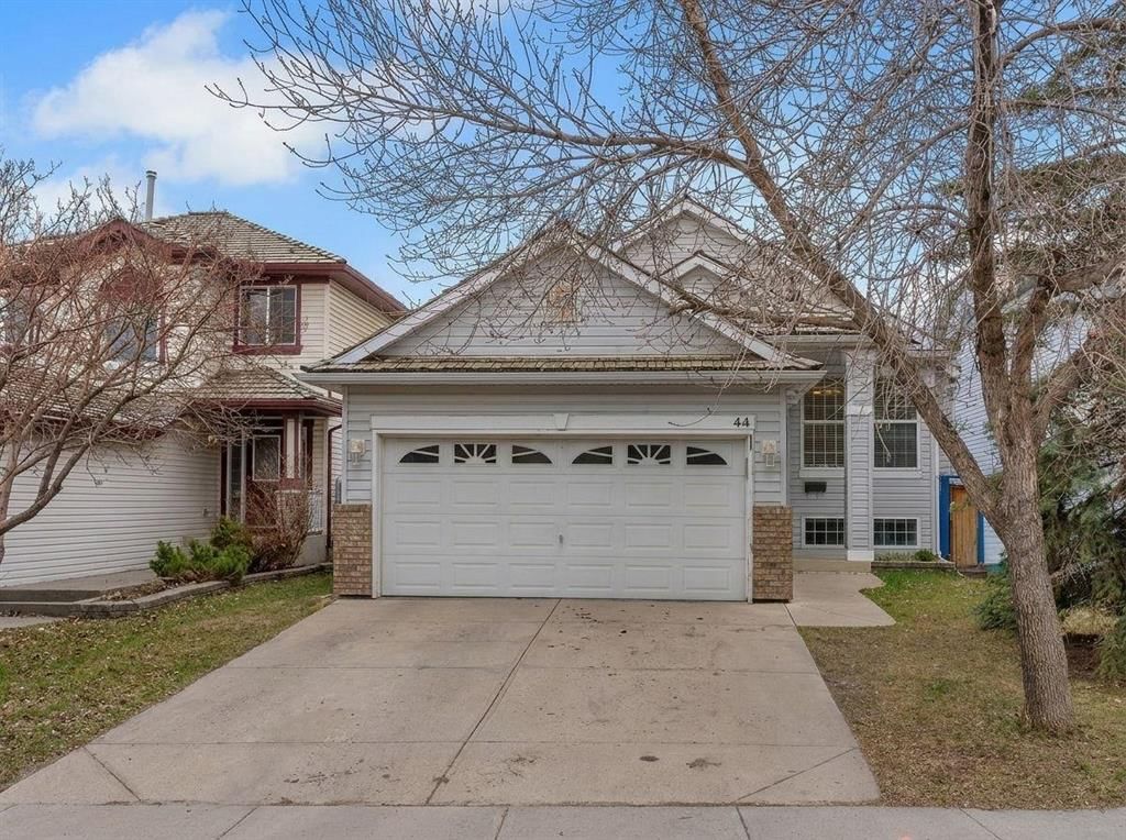 44 Douglas Glen Crescent SE, Calgary — photo 3 of 50