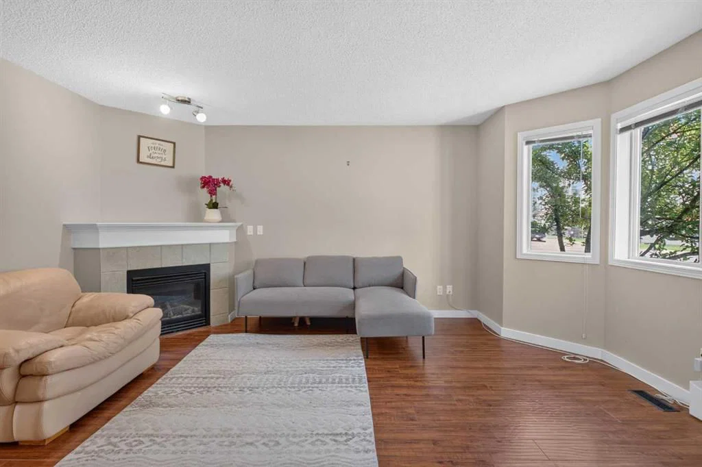 118 Royal Birch Villas NW, Calgary — photo 5 of 35