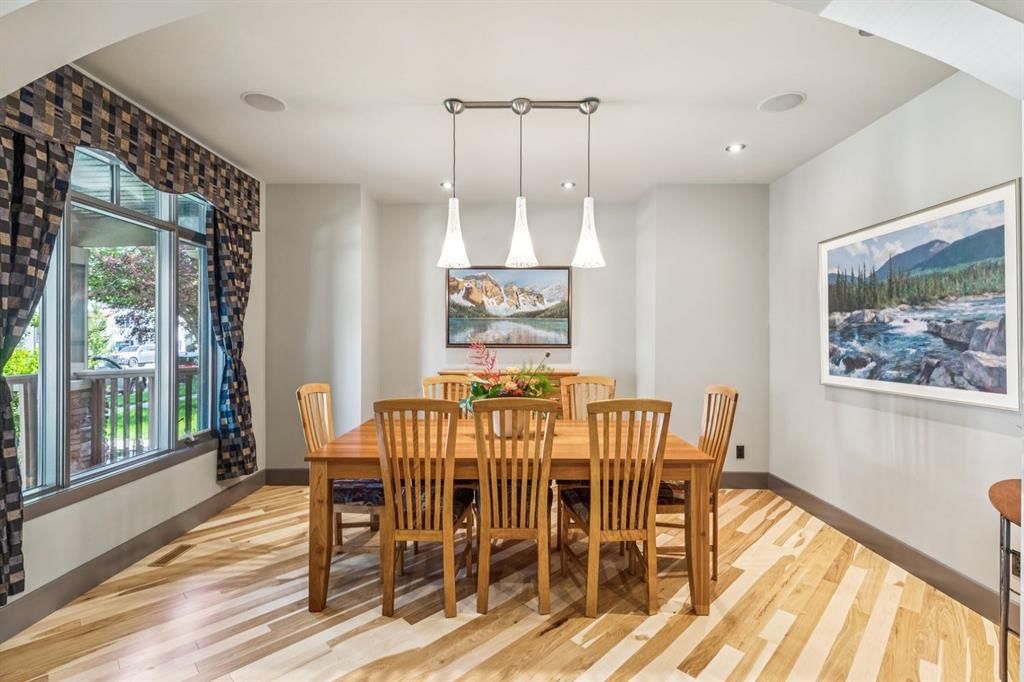 2033 Bowness Road NW, Calgary — photo 3 of 44