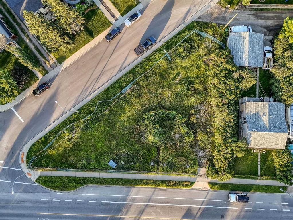 1916 & 1928 Home Road, Calgary — photo 3 of 15