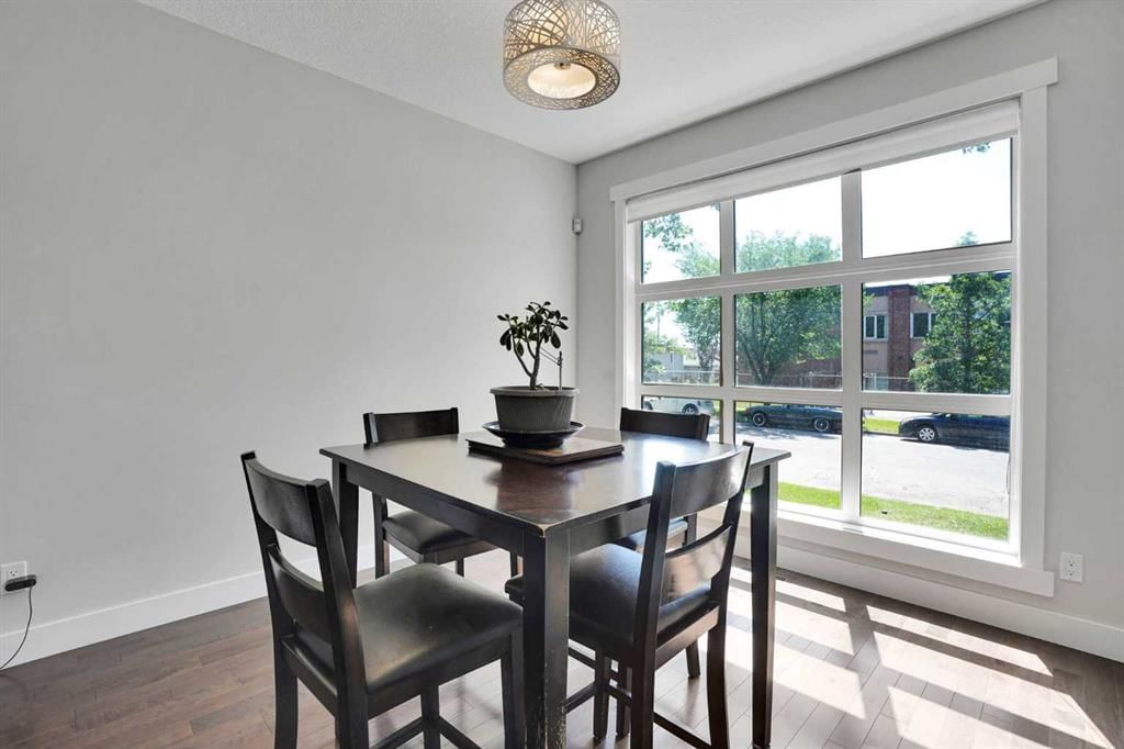 1018 20 Avenue SE, Calgary — photo 4 of 50