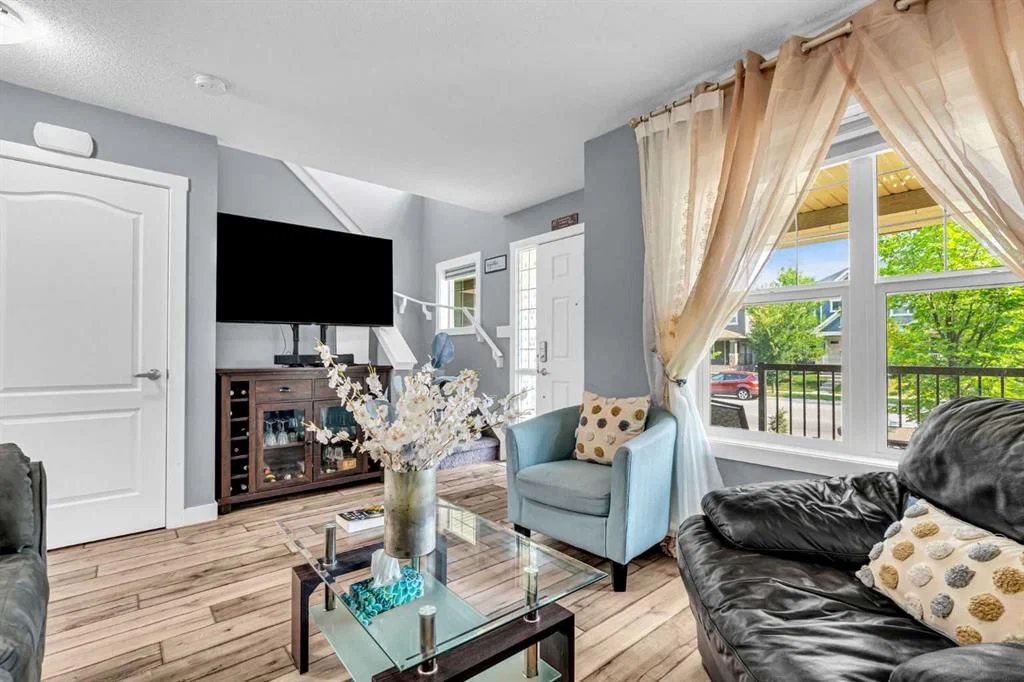 1444 Legacy Circle SE, Calgary — photo 4 of 34