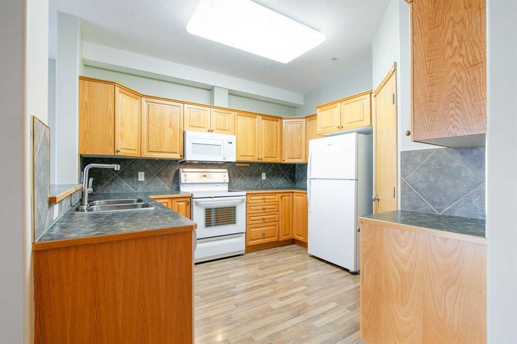 1207, 151 Country Village Road NE, Calgary — photo 5 of 46