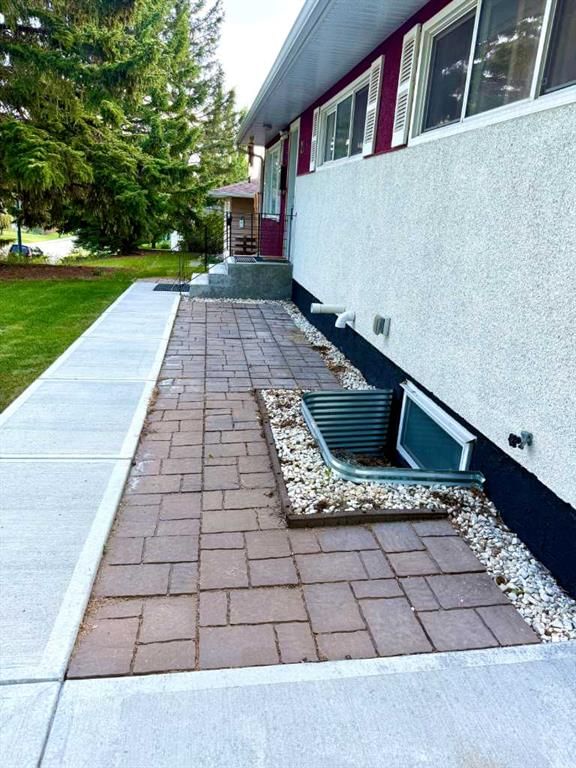 21 Cawder Drive NW, Calgary — photo 5 of 50