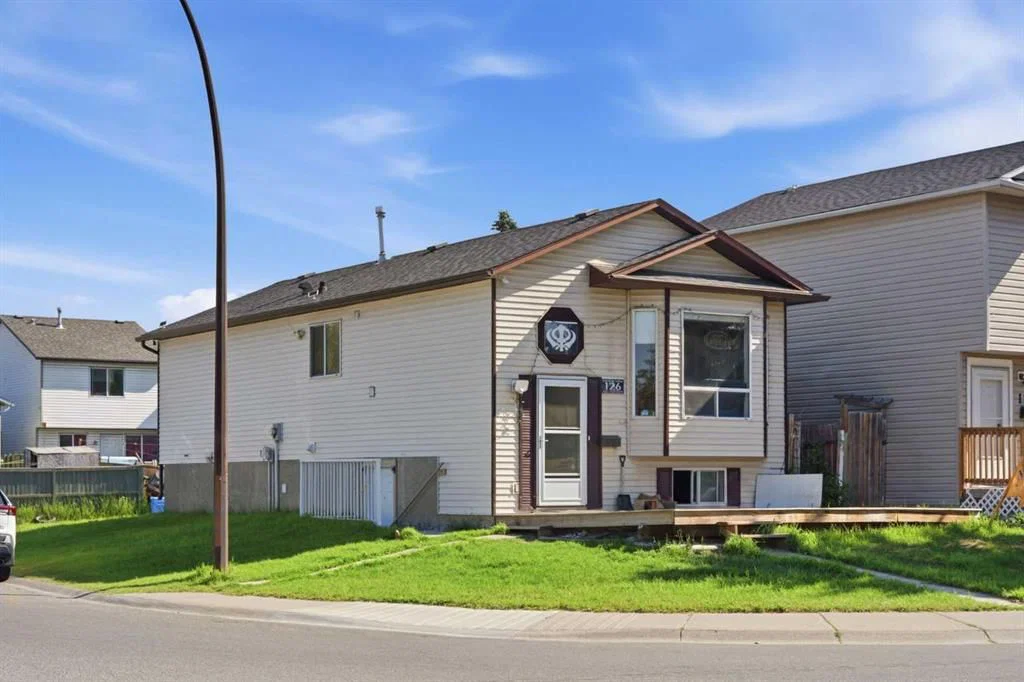 126 Martindale Boulevard NE, Calgary — photo 2 of 2