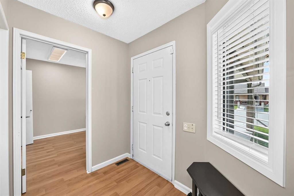 3516 26A Street SE, Calgary — photo 4 of 43