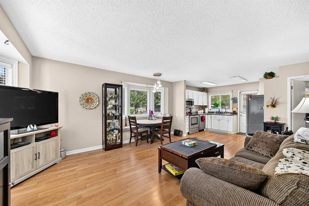 3516 26A Street SE, Calgary — photo 5 of 43