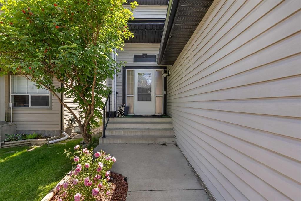 167 Valley Crest Close NW, Calgary — photo 3 of 36