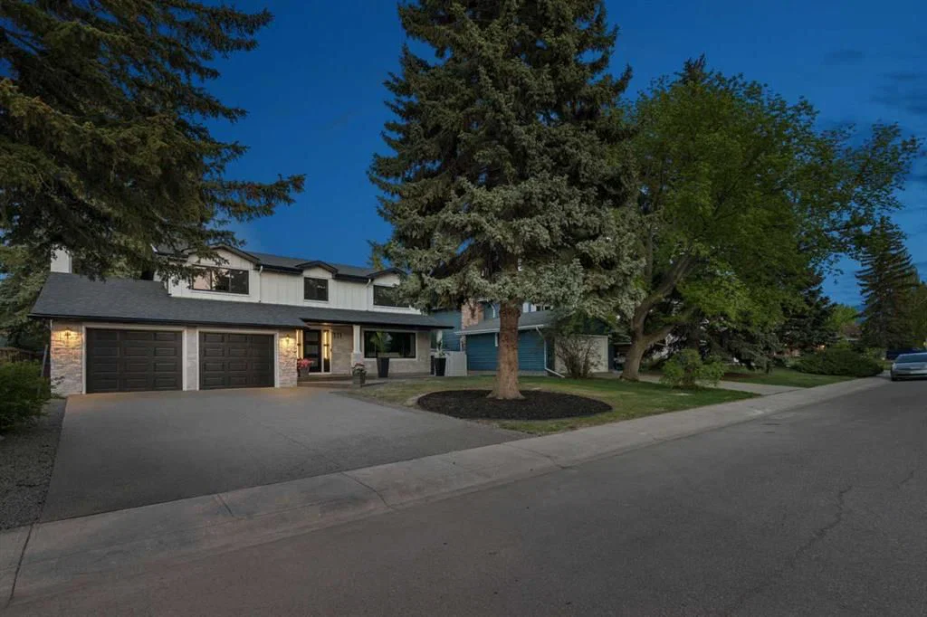 111 Canata Close SW, Calgary — photo 5 of 43