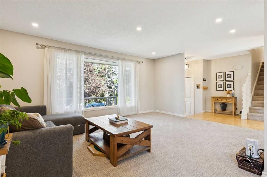 16 Brenner Place NW, Calgary — photo 2 of 50