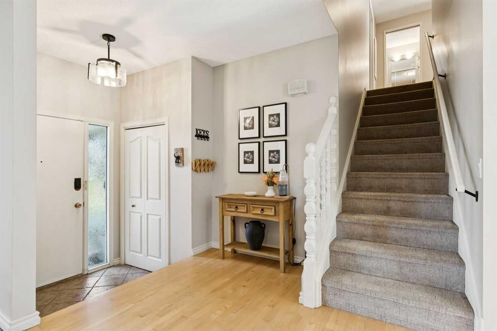 16 Brenner Place NW, Calgary — photo 3 of 50