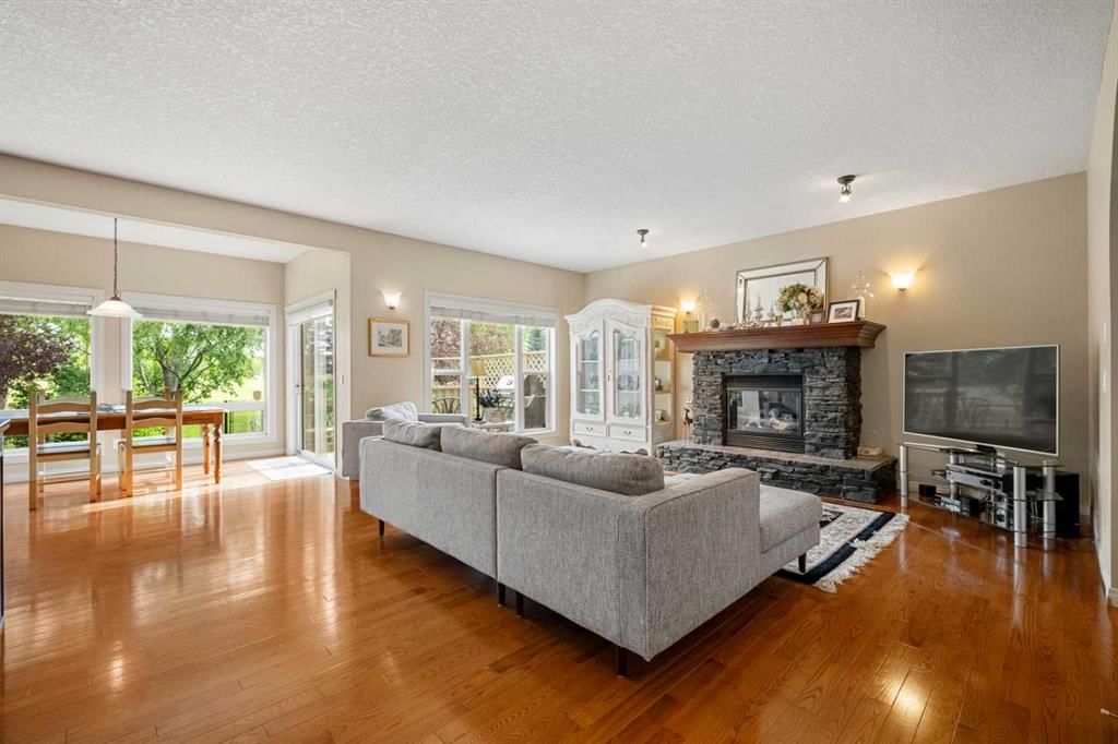 50 Springborough Crescent SW, Calgary — photo 3 of 50