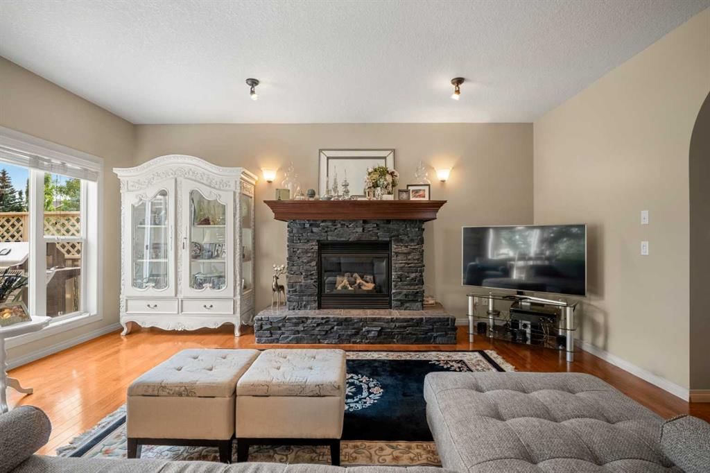 50 Springborough Crescent SW, Calgary — photo 5 of 50