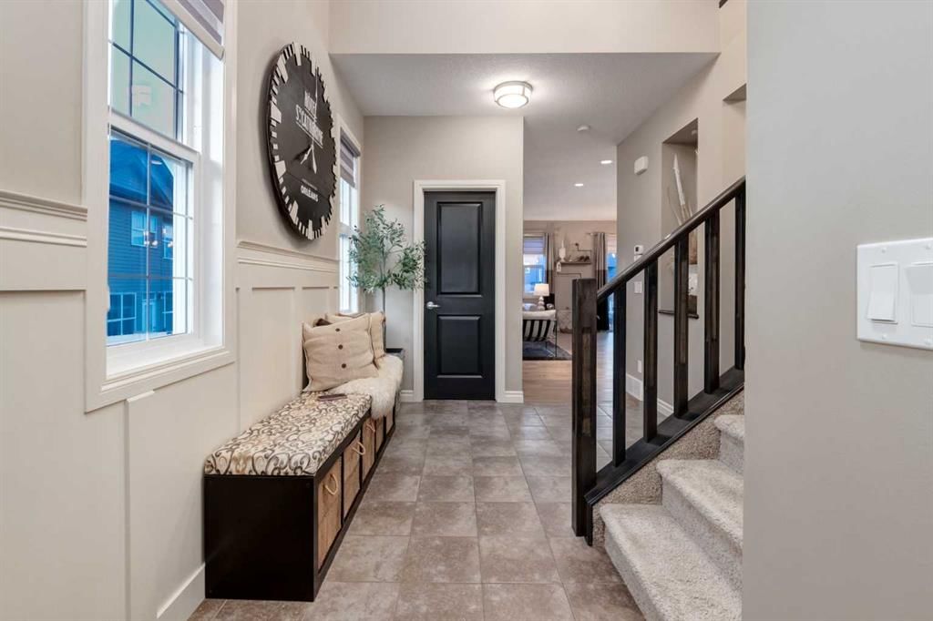 444 Evansglen Drive NW, Calgary — photo 4 of 50