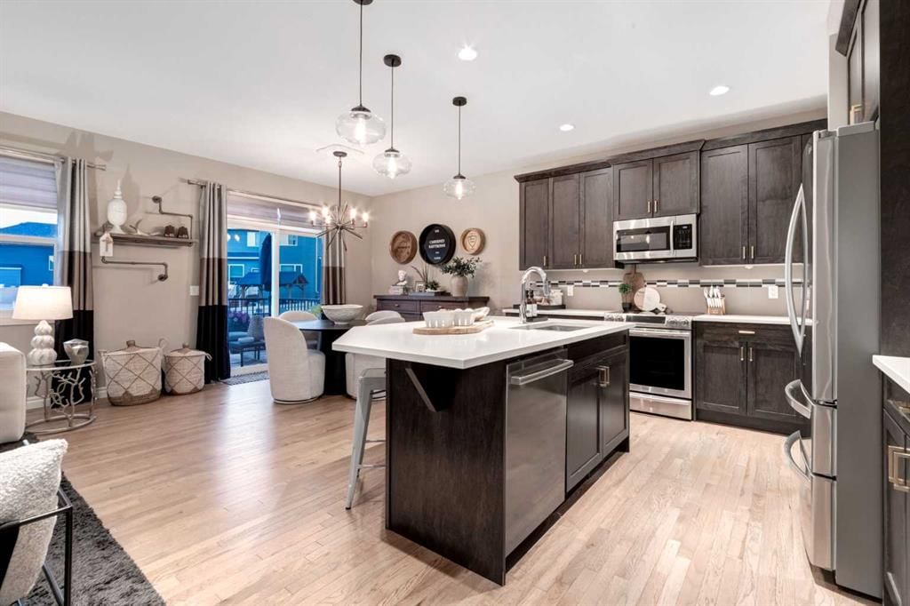 444 Evansglen Drive NW, Calgary — photo 5 of 50