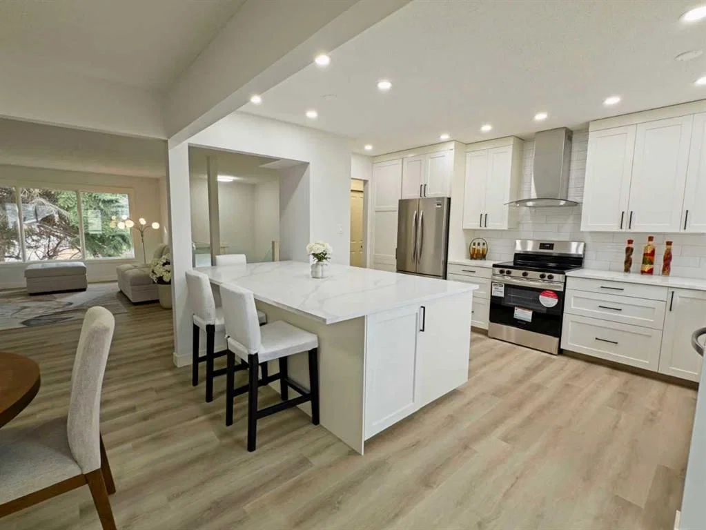 7032 78 Street NW, Calgary — photo 3 of 42