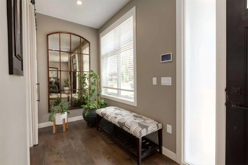 428 21 Avenue NE, Calgary — photo 4 of 50