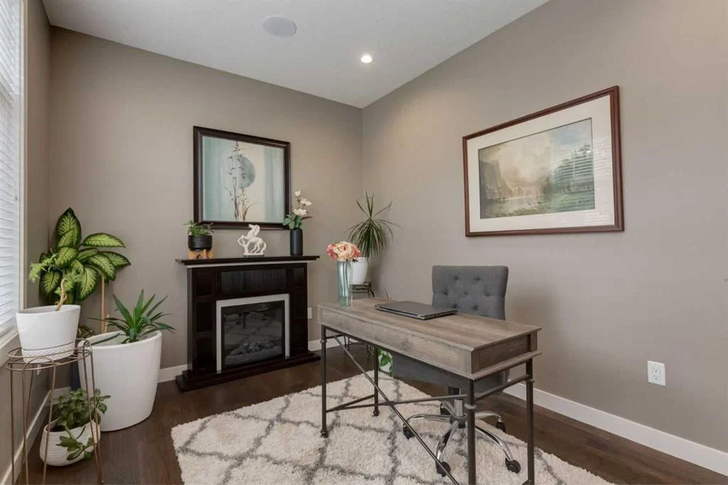 428 21 Avenue NE, Calgary — photo 5 of 50