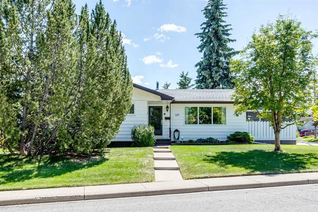 723 Seattle Drive SW, Calgary — main listing photo