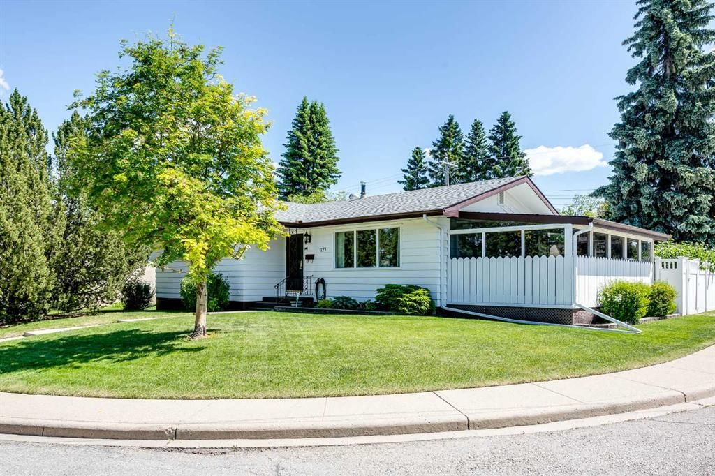 723 Seattle Drive SW, Calgary — photo 2 of 46