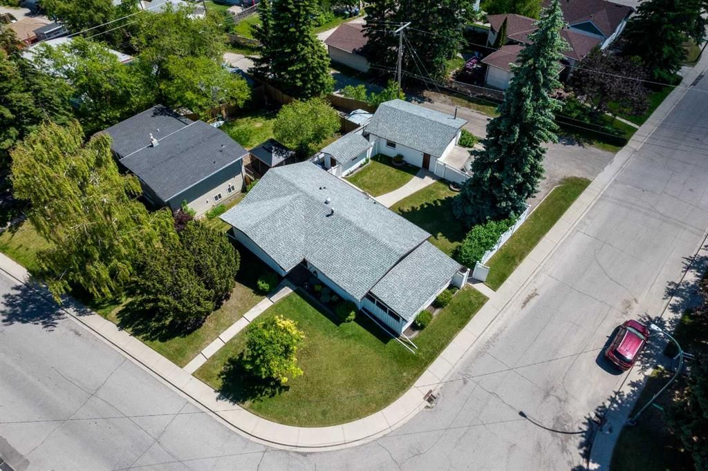 723 Seattle Drive SW, Calgary — photo 3 of 46