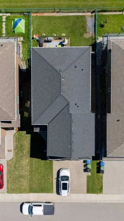 144 Everhollow Street SW, Calgary — photo 3 of 35