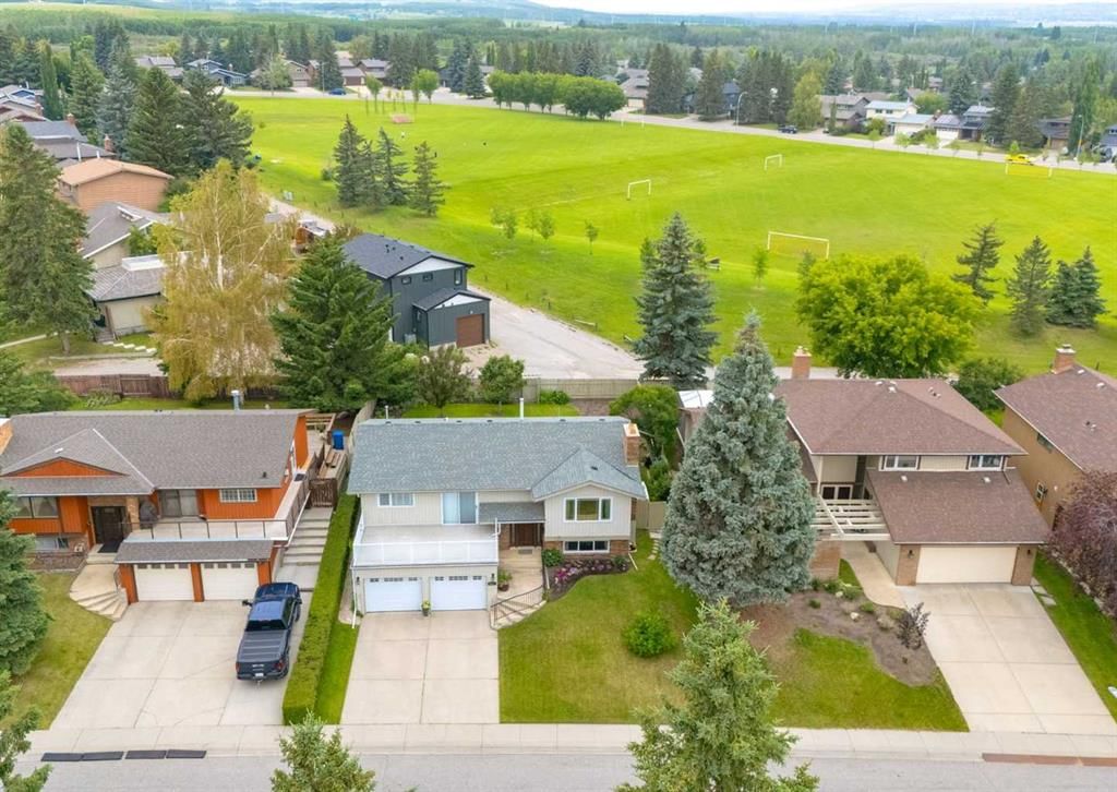 9527 Oakland Way SW, Calgary — photo 2 of 43
