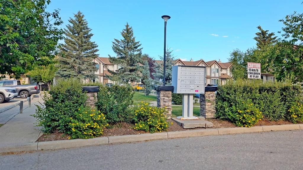 12 Shawbrooke Court SW, Calgary — photo 3 of 48