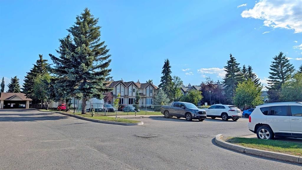 12 Shawbrooke Court SW, Calgary — photo 4 of 48