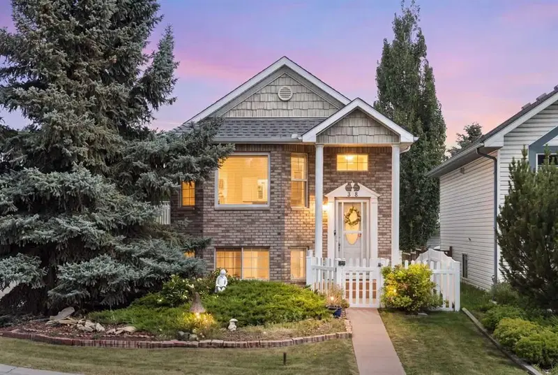 38 Hidden Spring Circle NW, Calgary — main listing photo