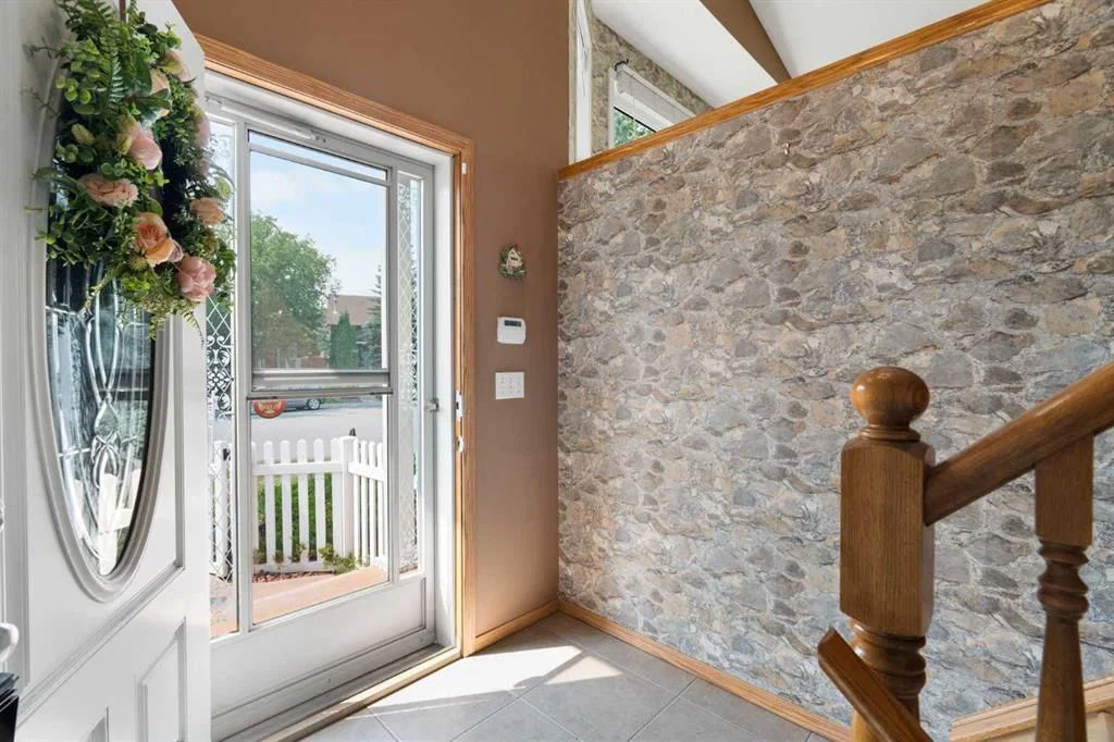 38 Hidden Spring Circle NW, Calgary — photo 3 of 50