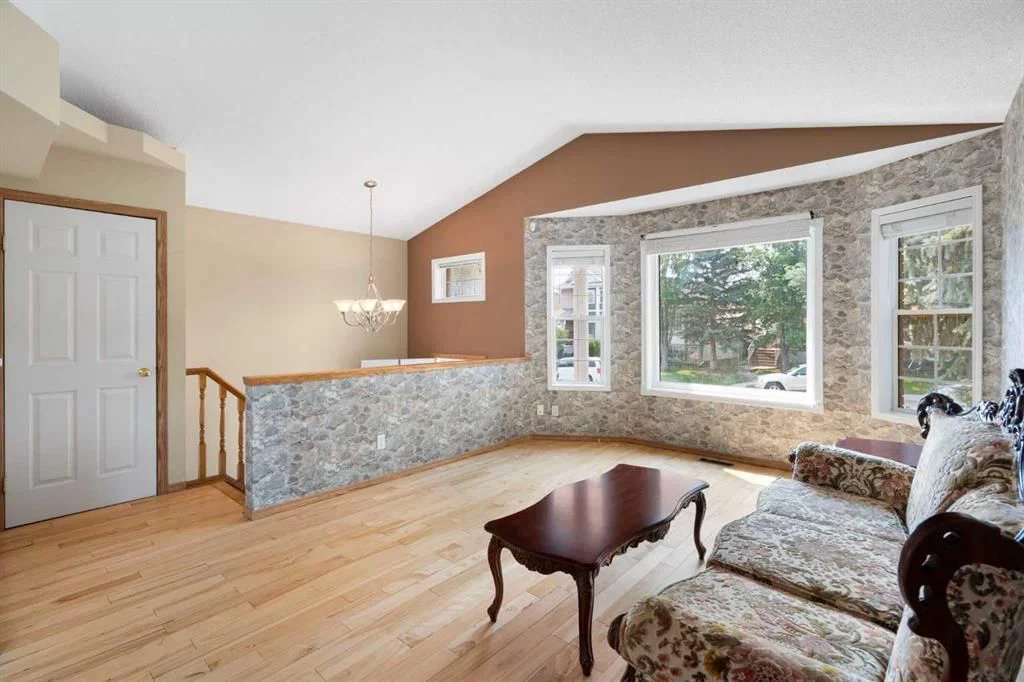 38 Hidden Spring Circle NW, Calgary — photo 5 of 50