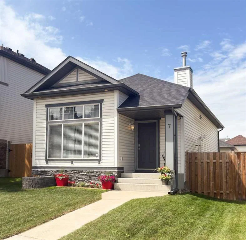 7 Bridlecrest Boulevard SW, Calgary — photo 2 of 33
