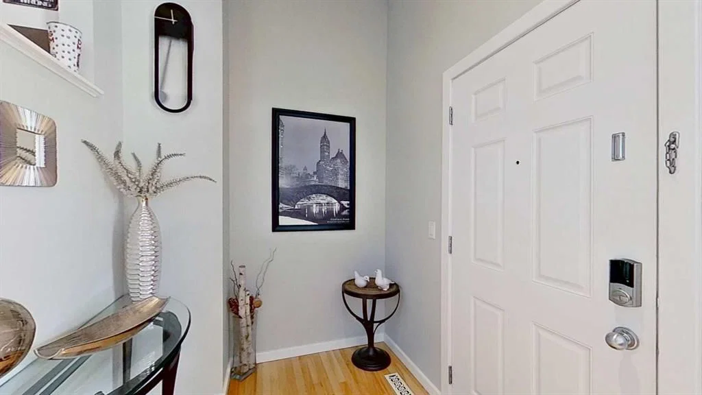 7 Bridlecrest Boulevard SW, Calgary — photo 3 of 33