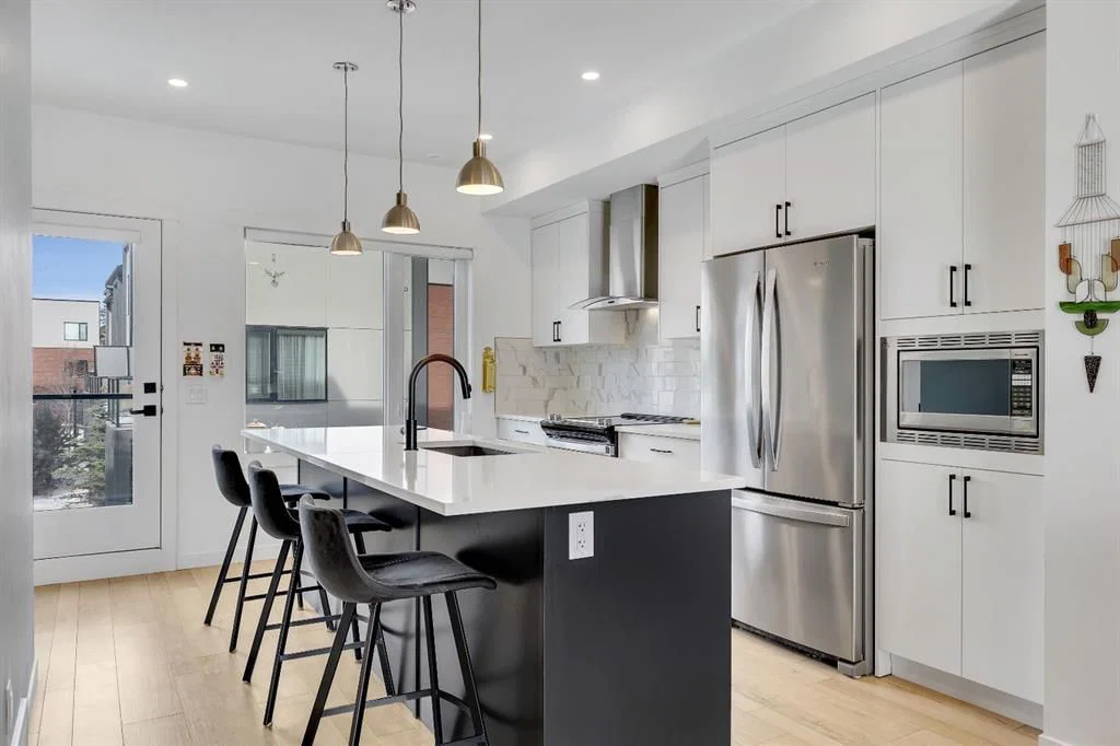 171 Greenbriar Place NW, Calgary — main listing photo