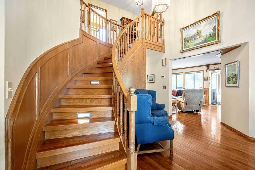 133 Signal Hill Circle SW, Calgary — photo 2 of 31
