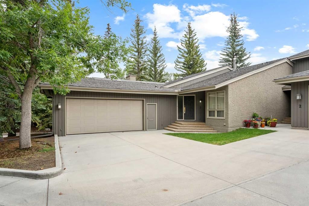 1, 1901 Varsity Estates Drive NW, Calgary — main listing photo