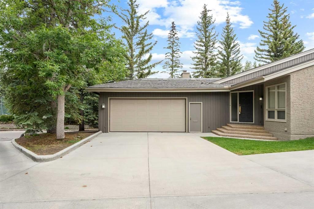 1, 1901 Varsity Estates Drive NW, Calgary — photo 2 of 50