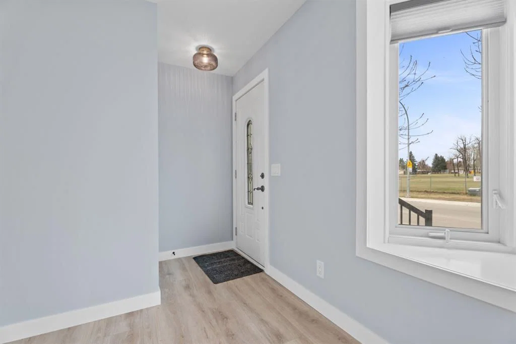 9408 5 Street SE, Calgary — photo 5 of 48