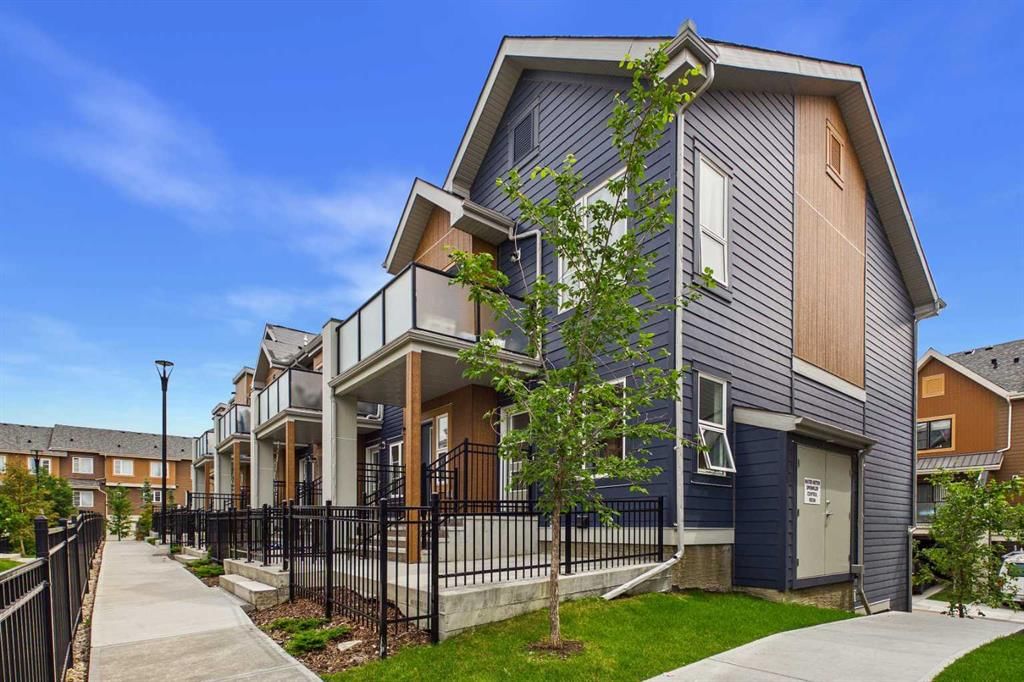 220 Livingston Common NE, Calgary — photo 4 of 24