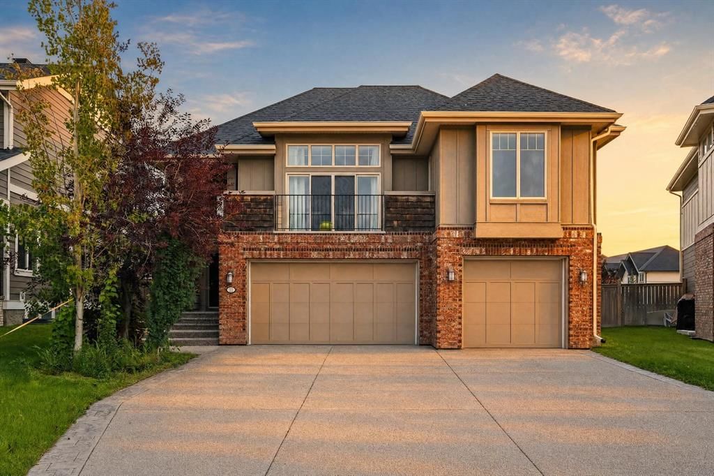 22 Wendham Place SW, Calgary — photo 2 of 46