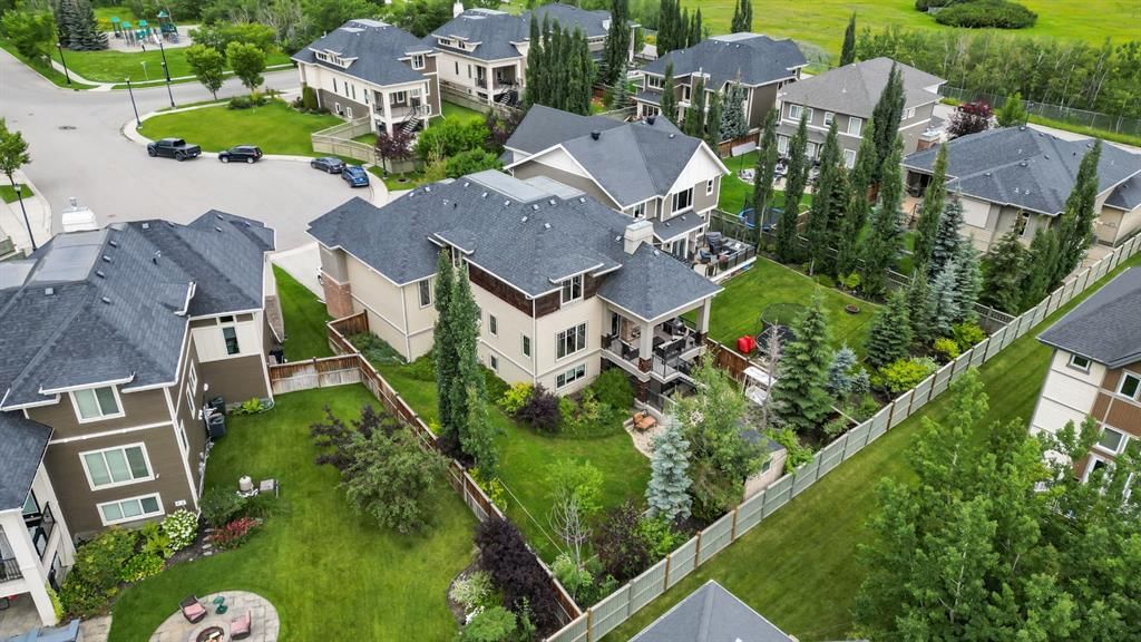 22 Wendham Place SW, Calgary — photo 3 of 46