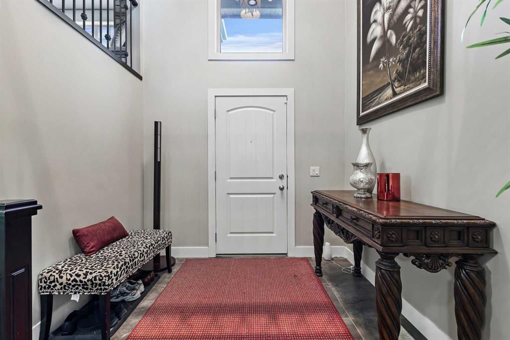 22 Wendham Place SW, Calgary — photo 4 of 46
